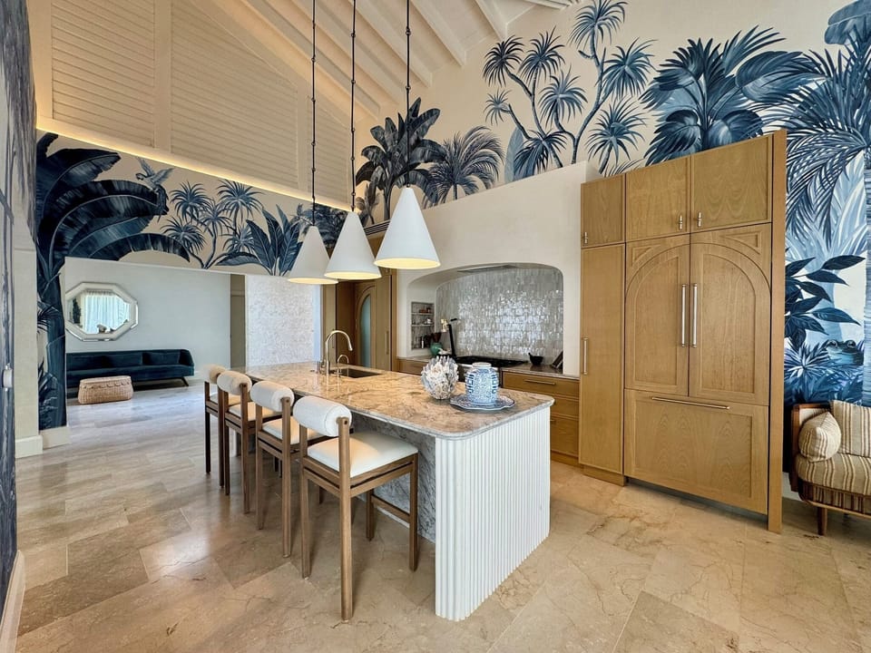 Exceptional open kitchen, fully equipped for unforgettable shared moments.