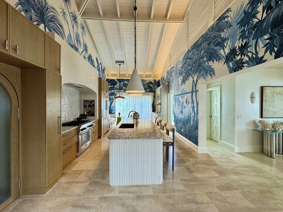 Exceptional open kitchen, fully equipped for unforgettable shared moments.