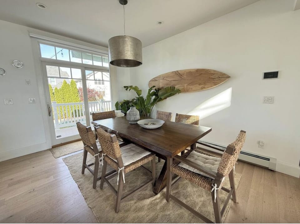 Dining room table with 6 chairs