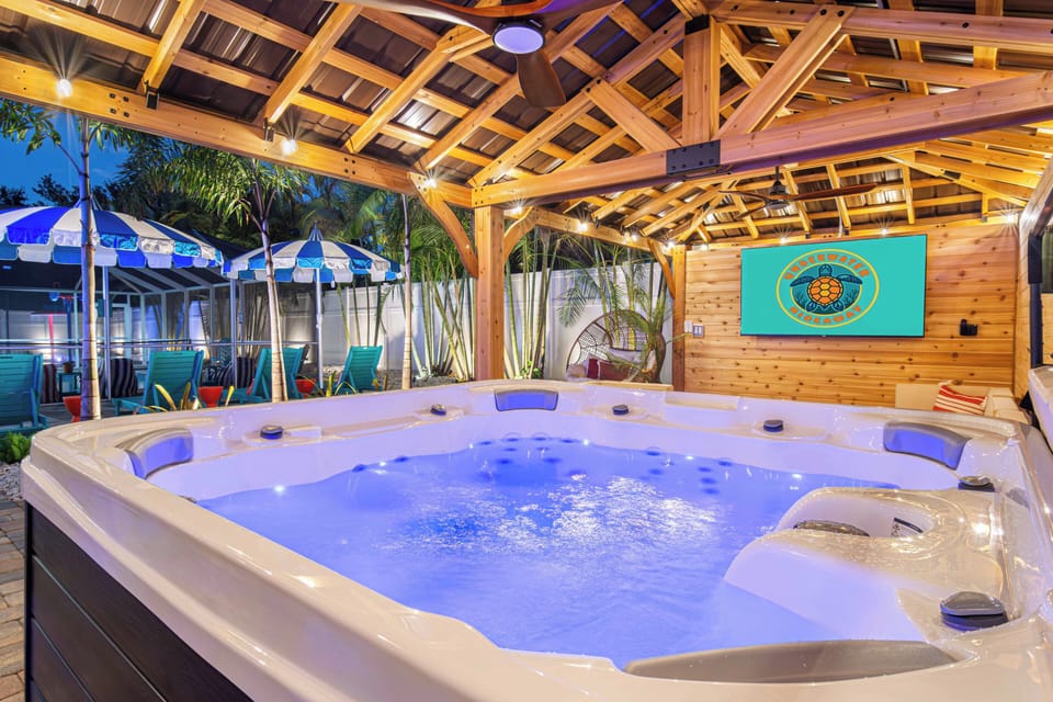 Indoor spa tub