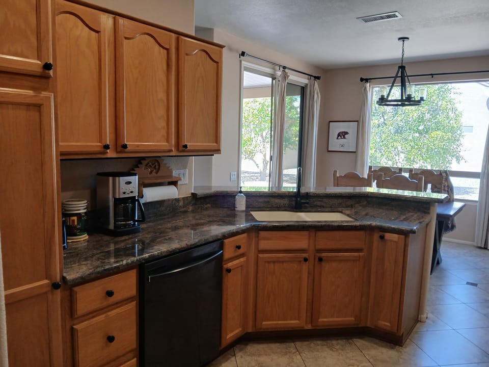 Beautiful New Granite Counters and Top Quality Appliances