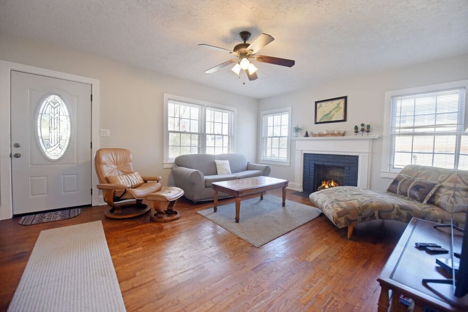 Historic 2br/1ba home in downtown Ducktown TN Convenient to Blue Ridge GA