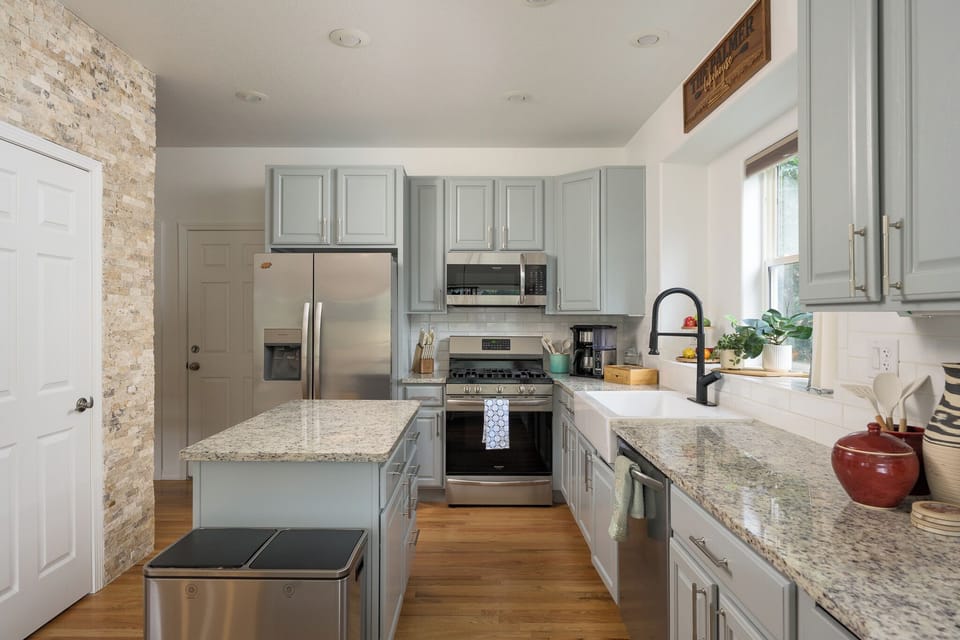 The fully stocked kitchen is ready for meals or carry out!