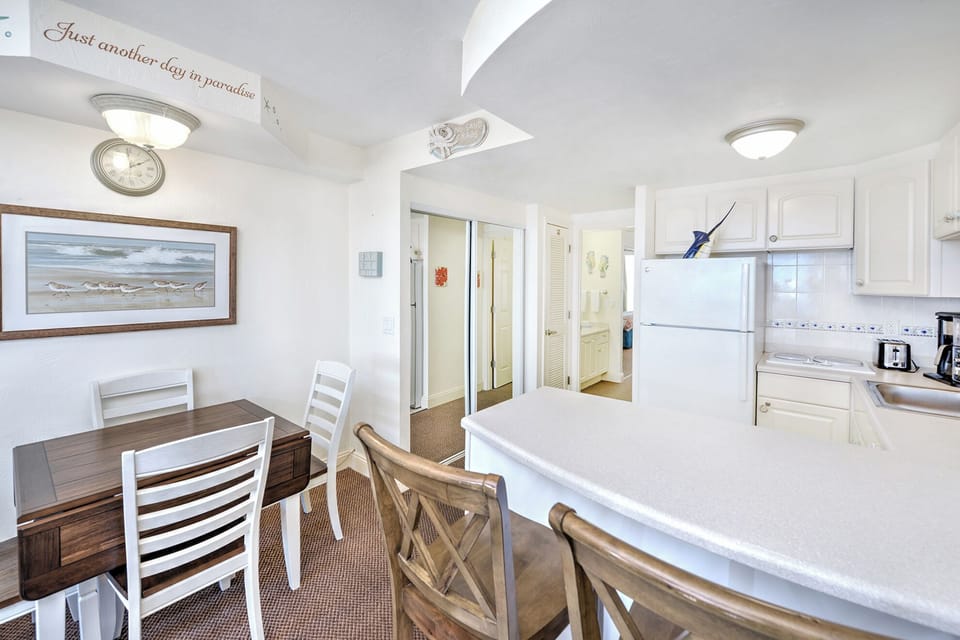 Breakfast bar with stools