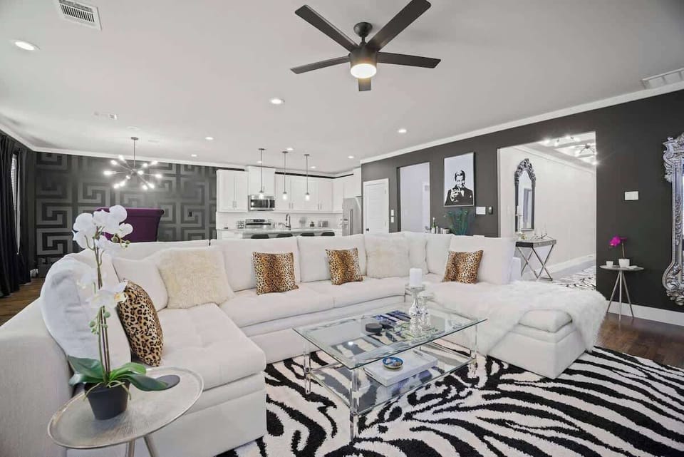 Your Grace

Open living area adorned with Amethyst and Quartz Crystal details, 65” TV with Hulu Live, plush seating, enhanced sound system, and your fav Instagrammable walls. (Alternative Neon signs available) 