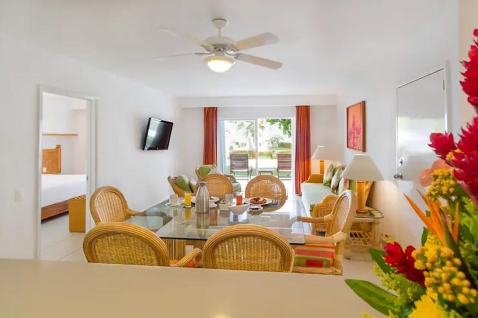 Spread out in the airy suite for easy entertaining.