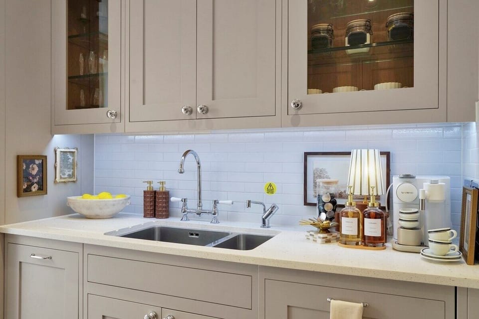 A high-end modern kitchen with state-of-the-art amenities!