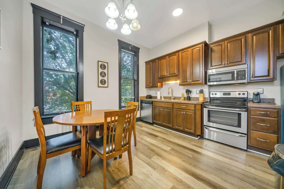 Spacious and inviting—perfect for relaxing and entertaining with a stylish, modern vibe.