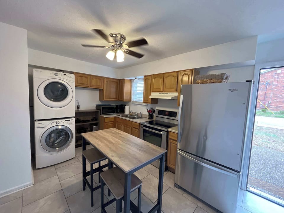 Kitchen: In our kitchen, we have all the things you need to make delicious meals during your stay – appliances, pots, pans, and utensils are here for you.