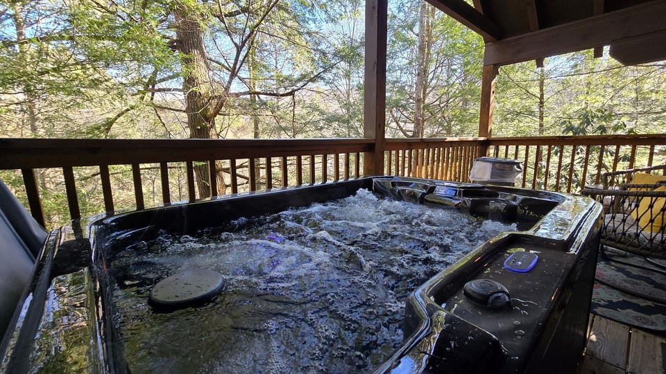 *BRAND NEW* hot tub