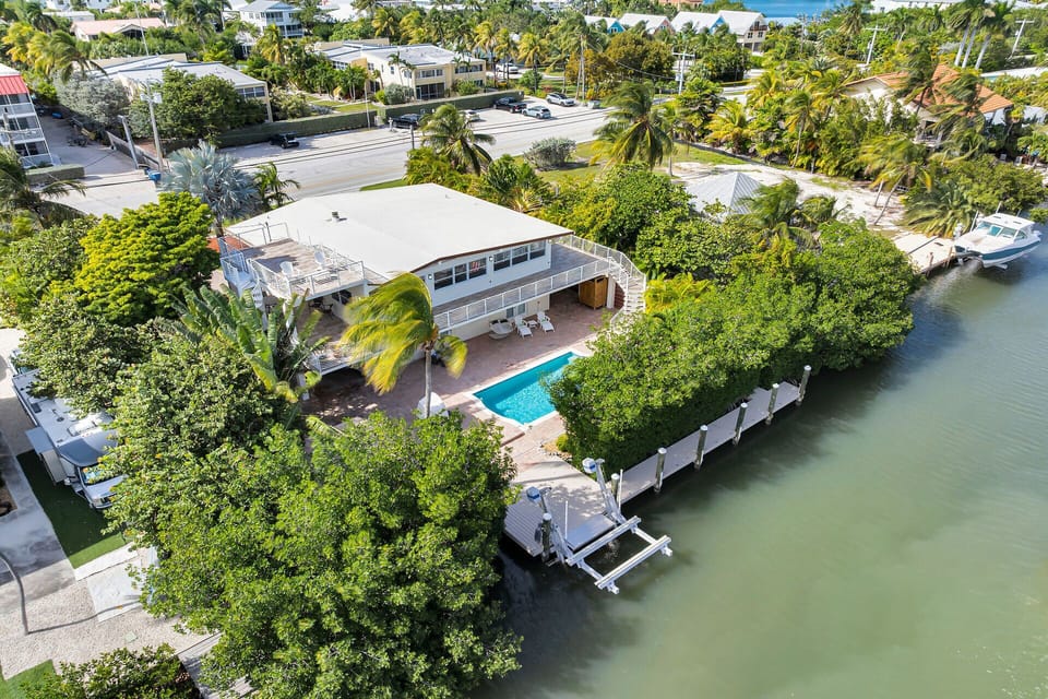Aerial view of home- (note boat lift is not for use for guests)