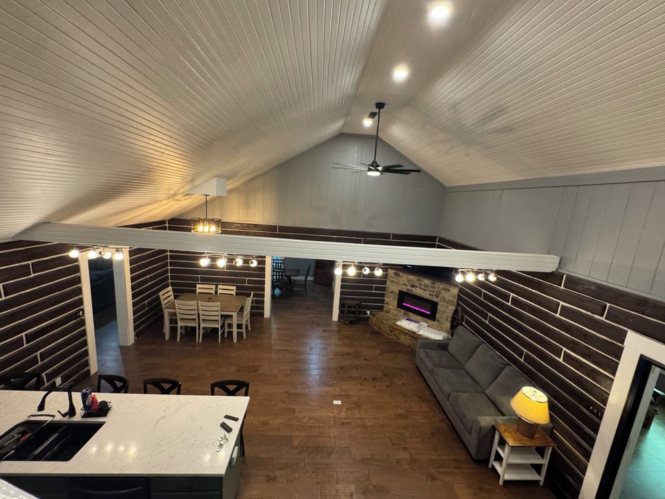 Kitchen/Sitting area