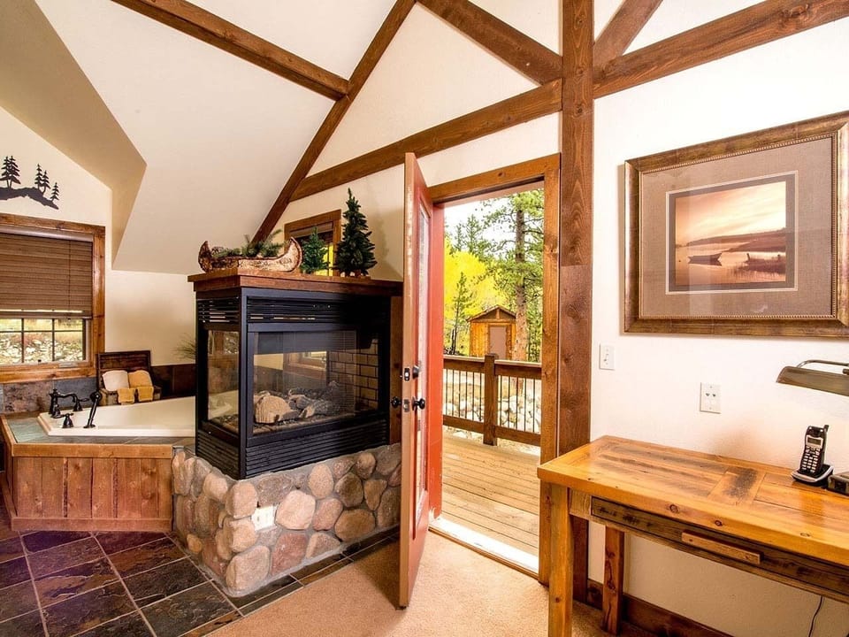 Canoe Room Suite (View 2)
