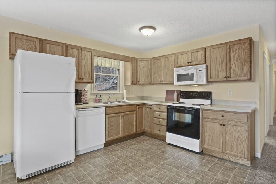 Kitchen, well equipped.