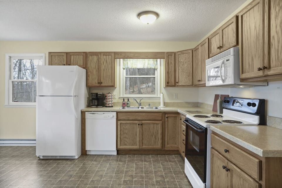 Kitchen, well equipped.