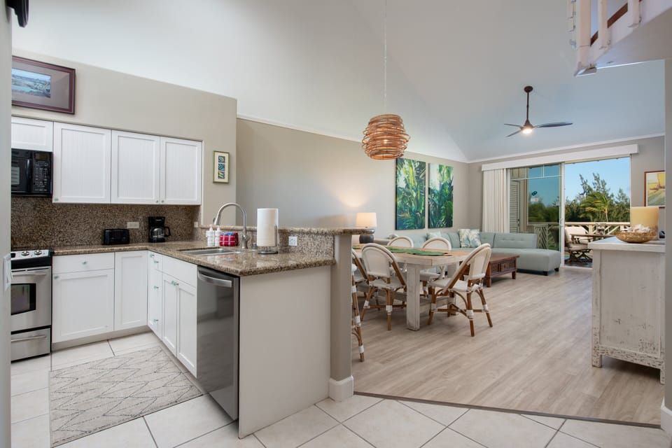 Fully-equipped kitchen, wonderful for blending your own home-made smoothies, preparing a delicious BBQ dinner, and everything in between