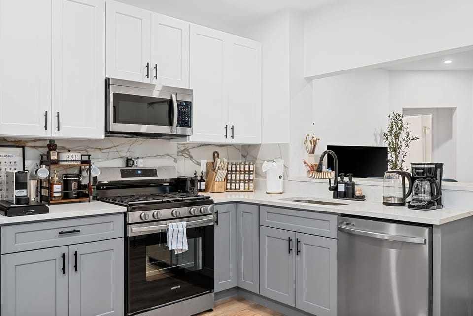 Full kitchen