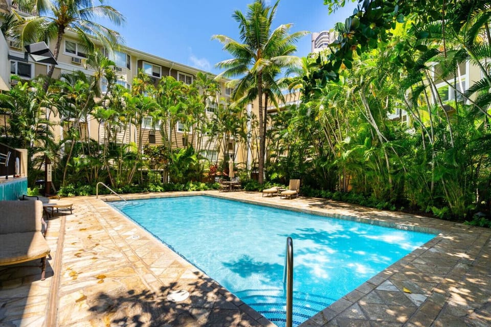 Clear skies, cool water, and total relaxation. This is your Honolulu recharge zone. Swim, sun, and stay awhile.