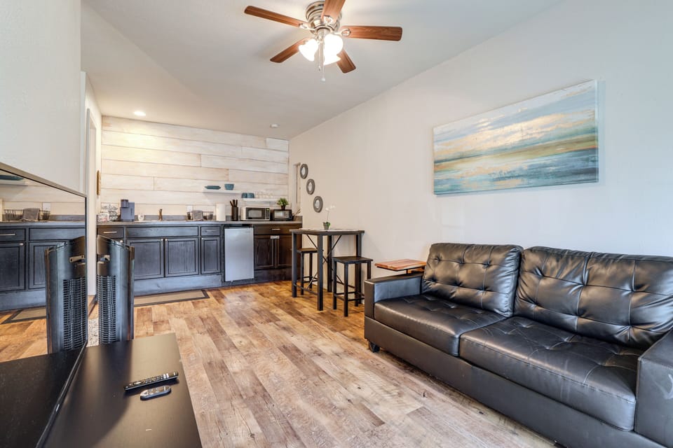 Living Area | Smart TV | Central A/C