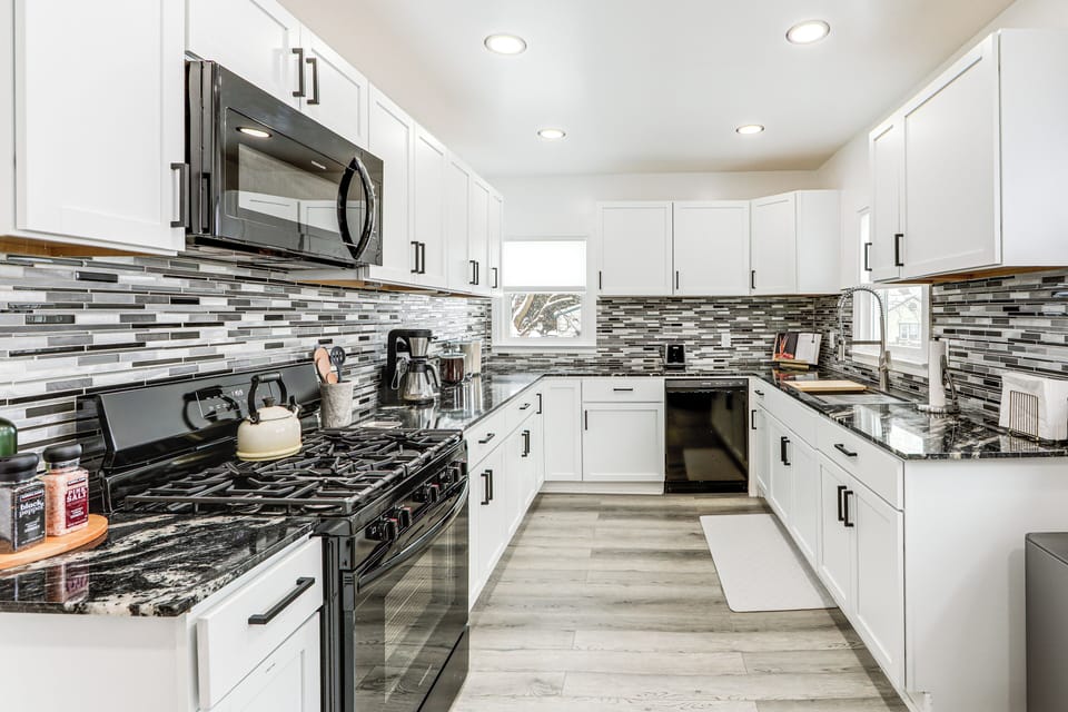 Kitchen | Trash Bags/Paper Towels | 1st Floor
