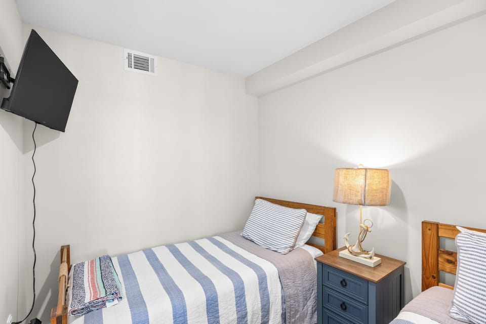 Twin bedroom with TV