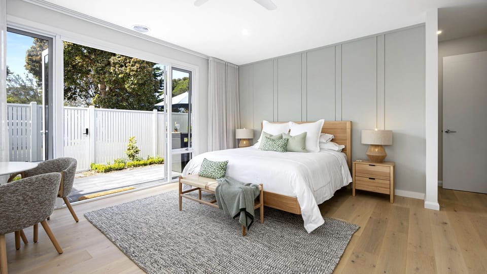 King bed with quality linen for a comfy night’s sleep