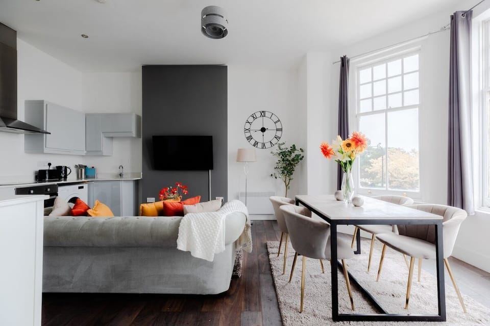 Living Space/Dining Table