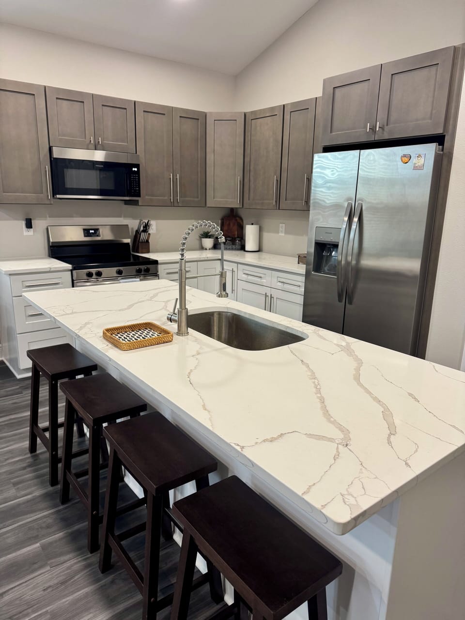 Modern fully stocked kitchen