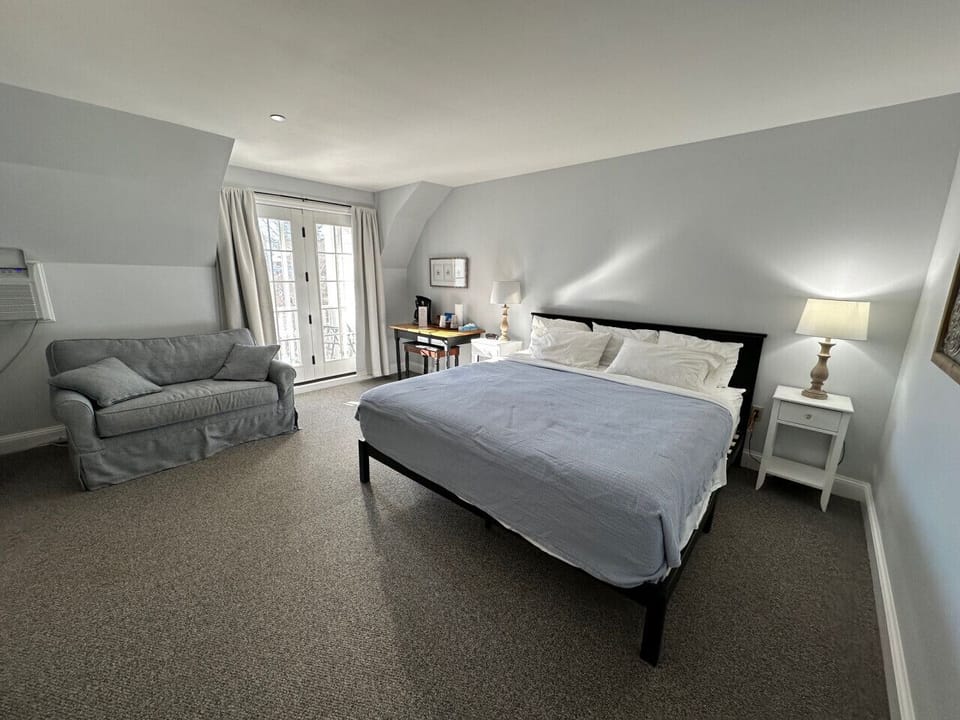 The unit has a comfortable king-sized bed, a seating area for 2, and plenty of drawer storage