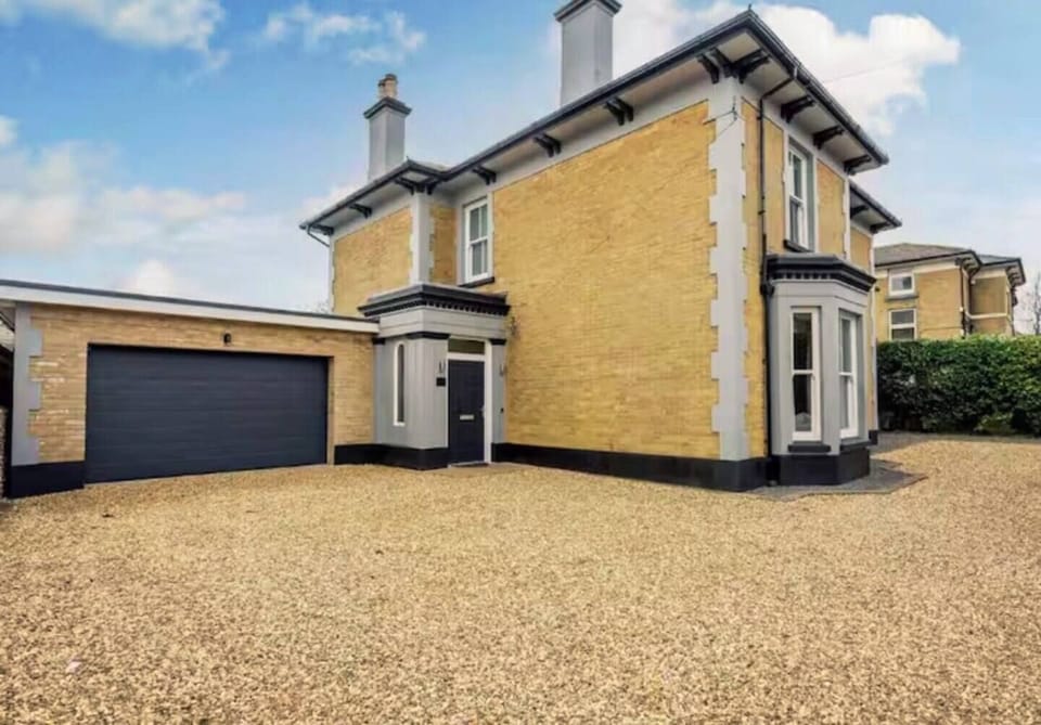 Front of property - Parking for up to 5 cars 