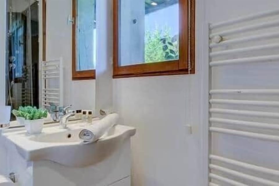 Ensuite to twin bedroom