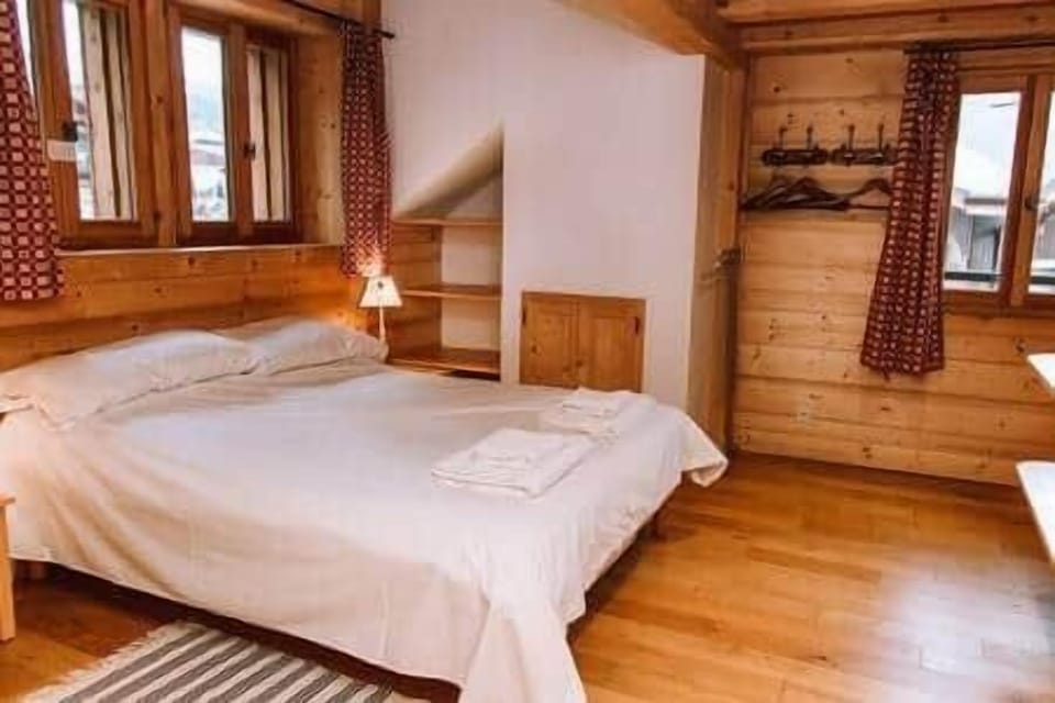 master bedroom (king)