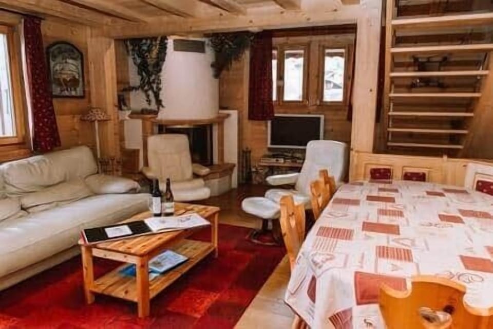 Lounge / dining