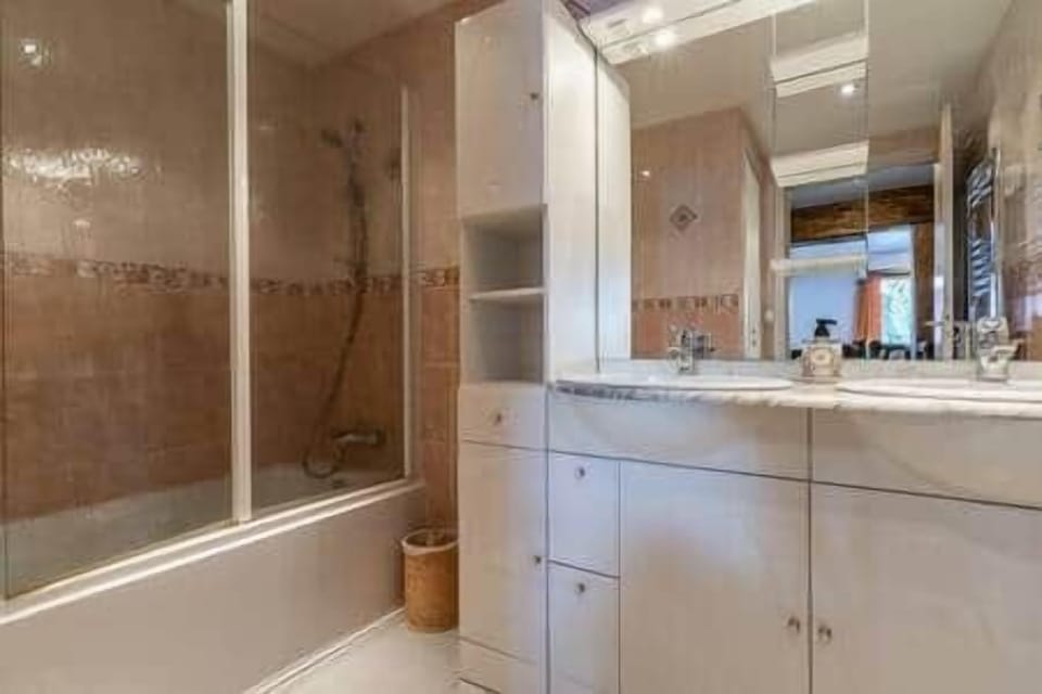Upstairs bathroom
