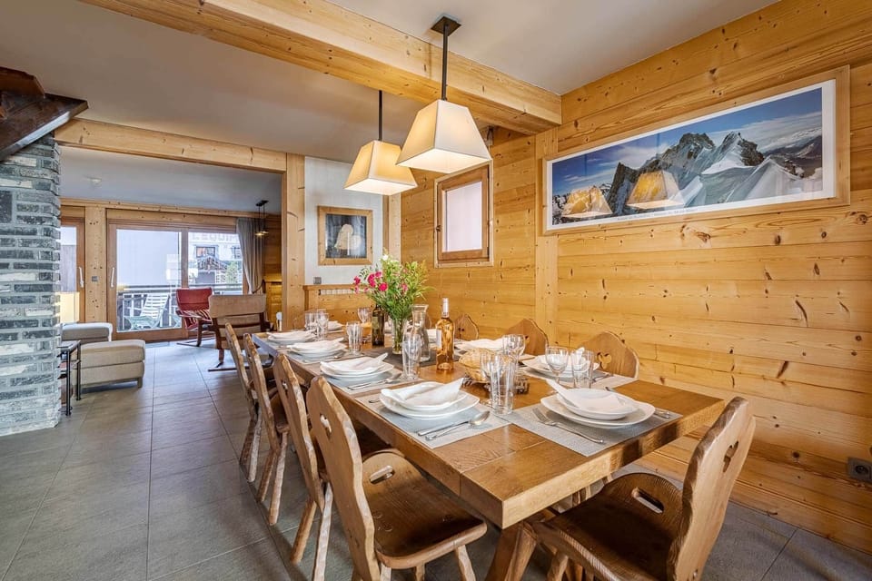 Lucioles Dining area