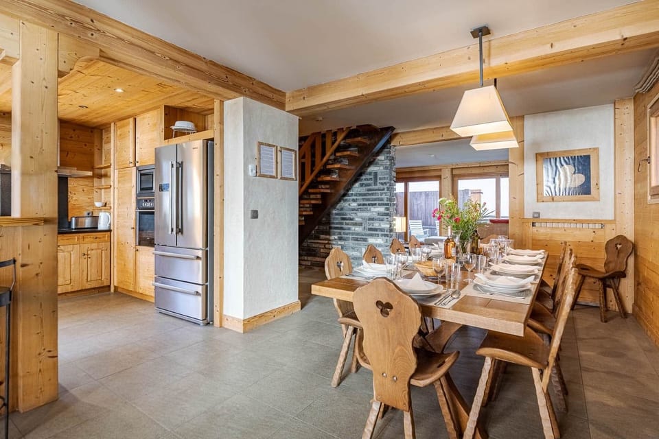 Lucioles Dining area and kitchen