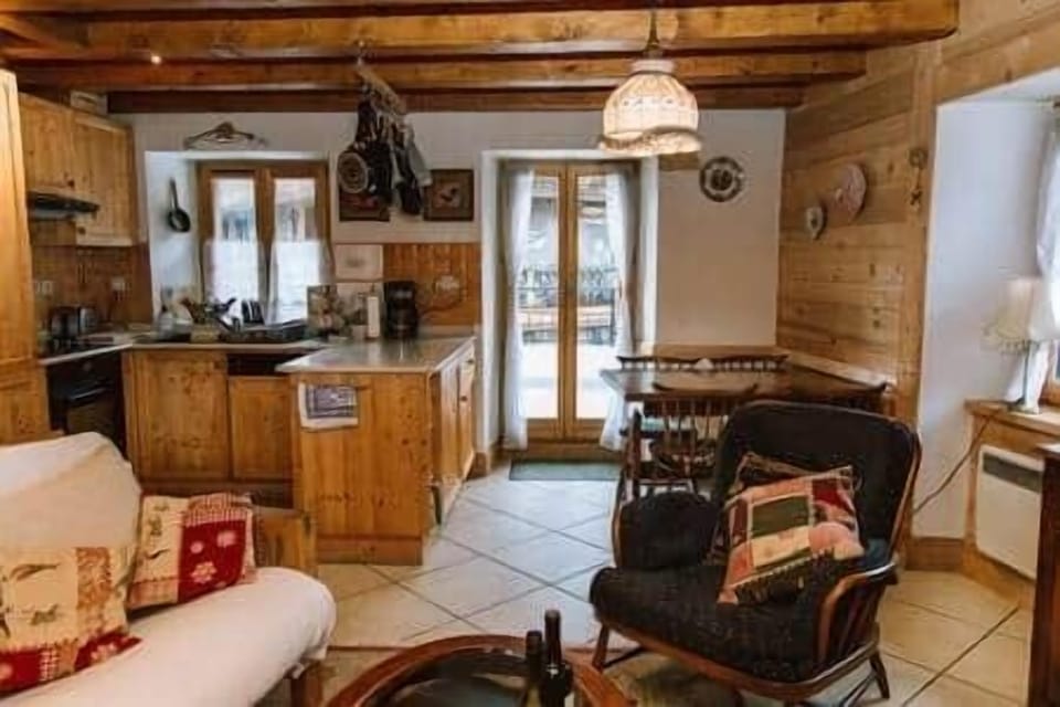 Lounge and kitchen