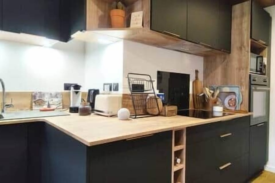 The well equipped kitchen