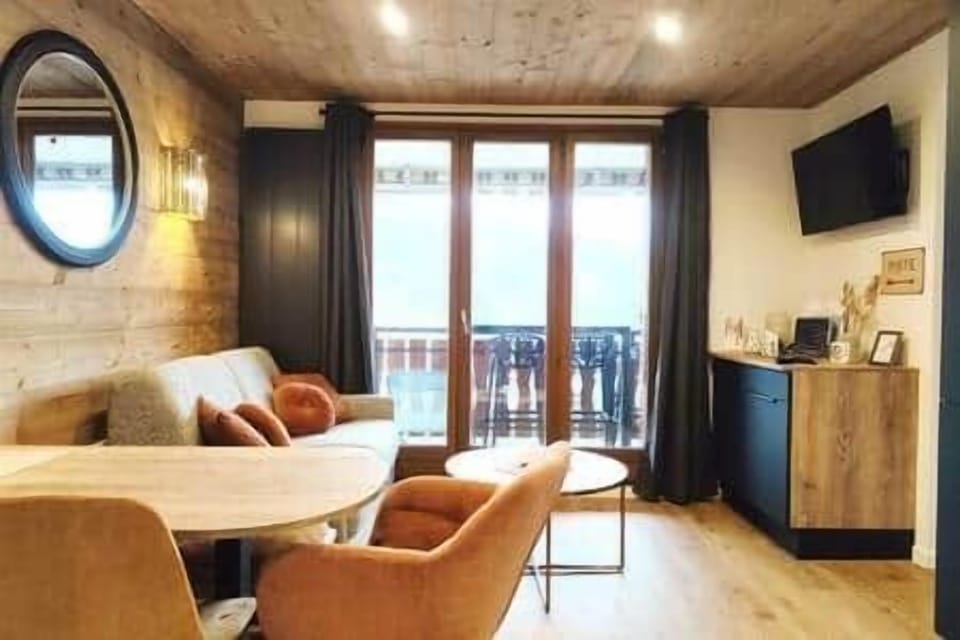 Lounge with balcony