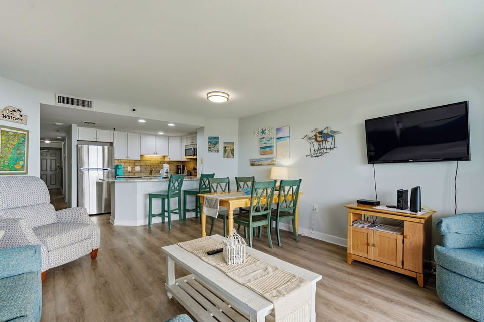 Enough space for the entire family to eat!