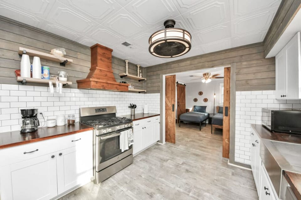 Main House/Kitchen