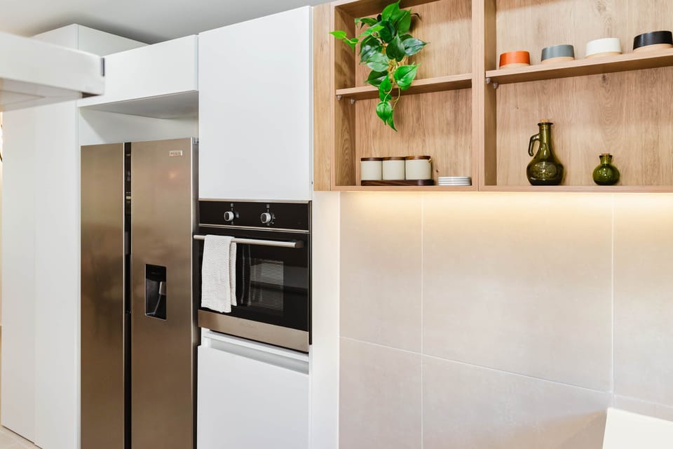 Modern Fully Equipped Kitchen with Stainless Appliances and Built-In Oven