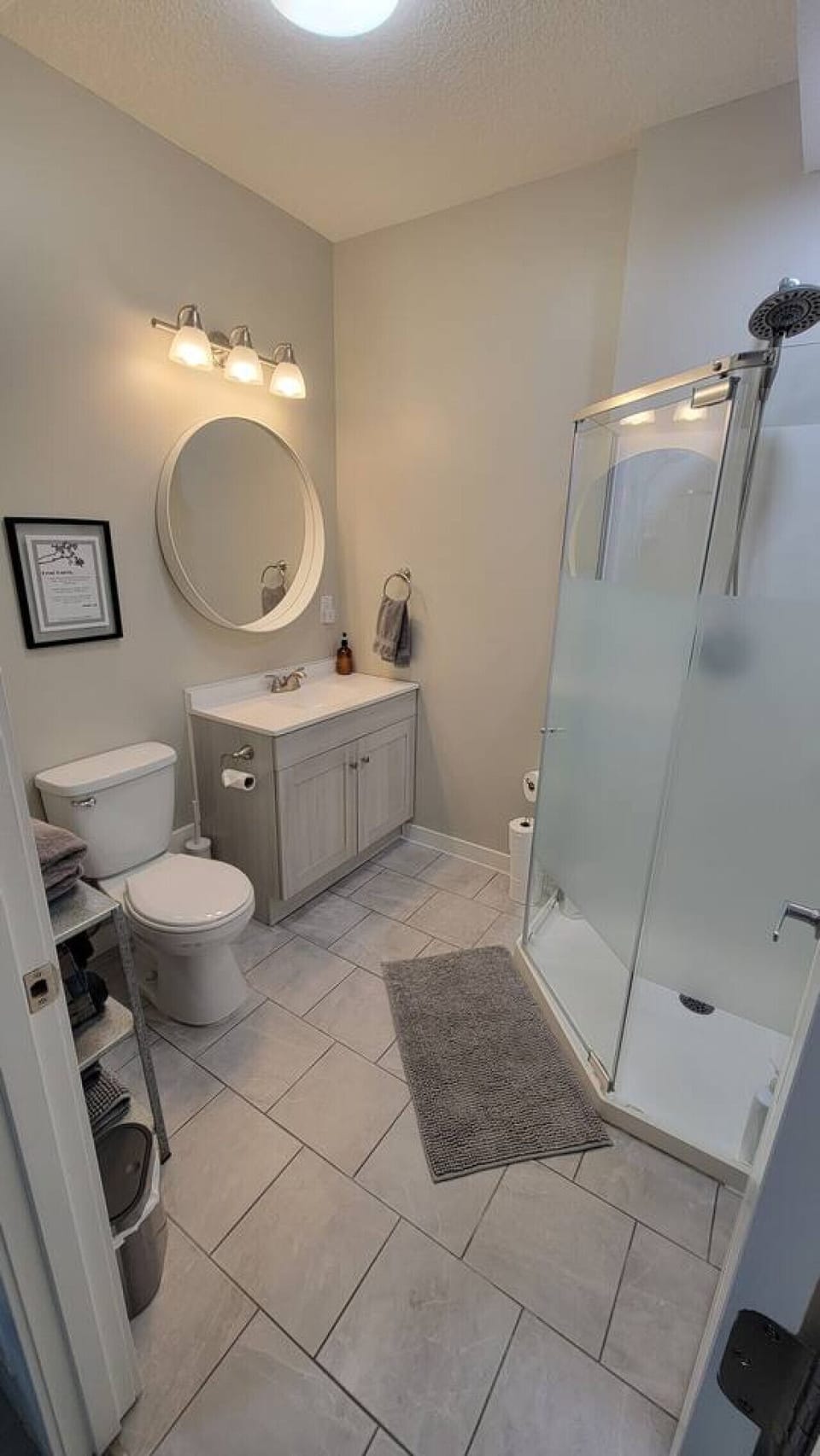 Full Bathroom with Soap/shampoo/conditioner & more!