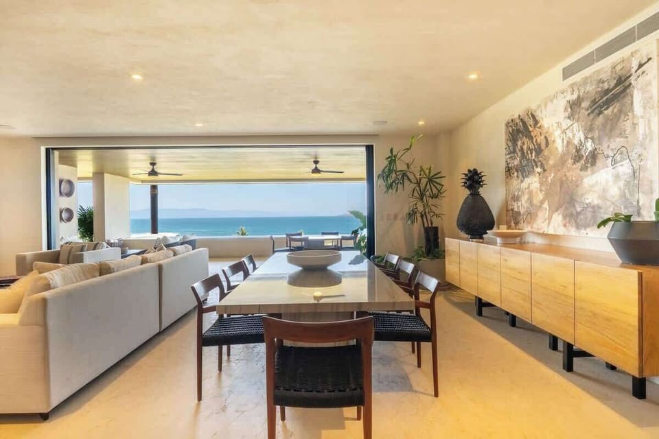 Comedor con Vista al Mar