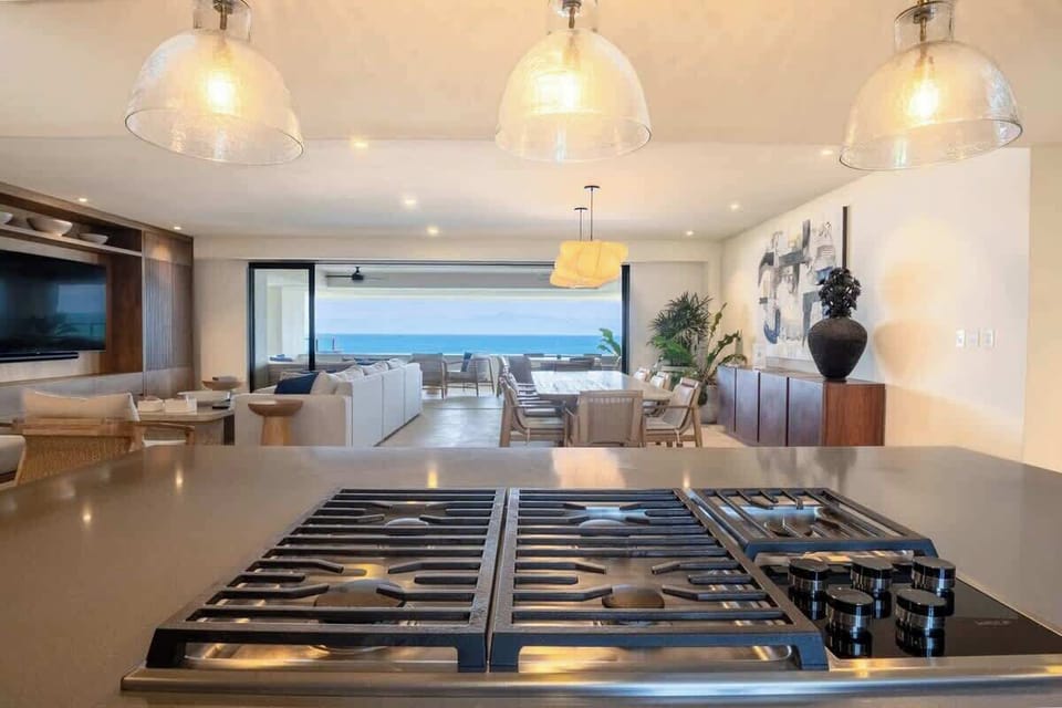 Vista Desde Cocina al Mar y Más..
