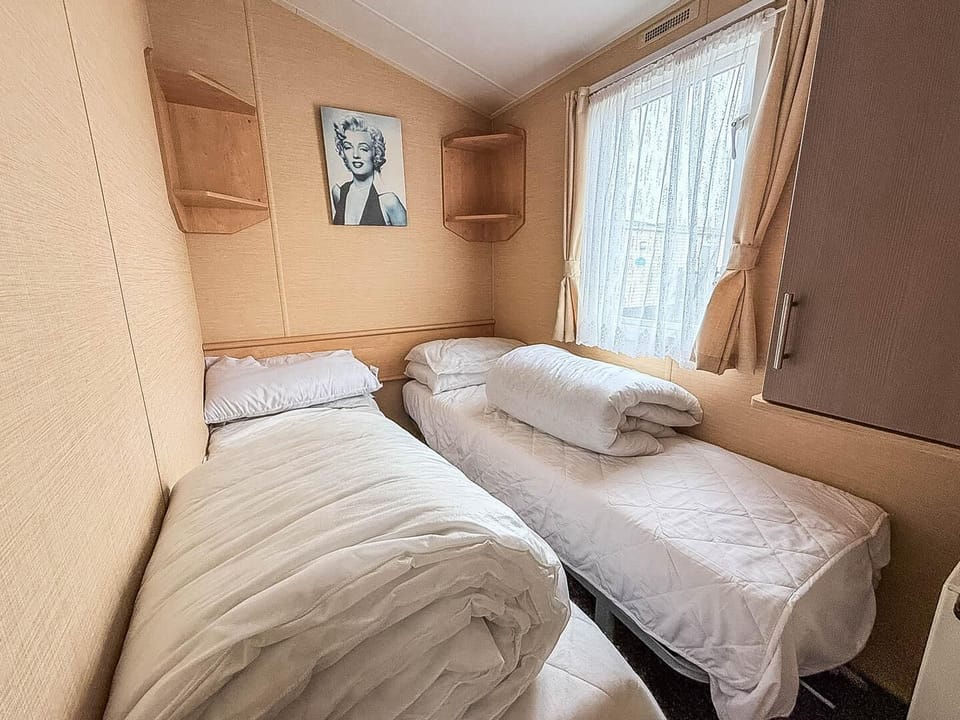 The second twin room is ideal for family who choose to visit, they will love having their own space to relax in after a busy day.