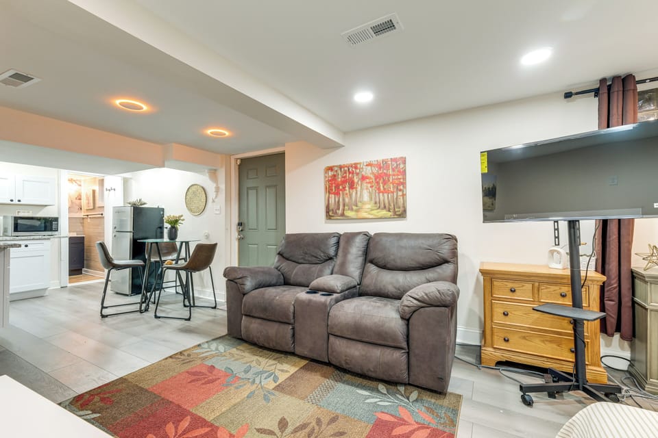 Living Area | Smart TV
