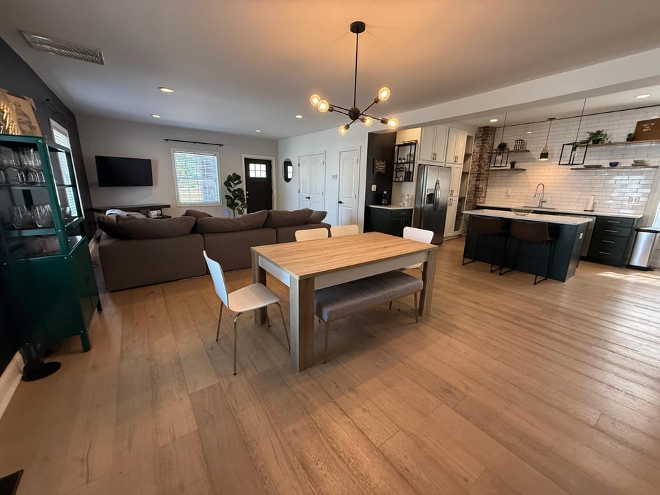 Your home away from home near Lucas Oil Stadium and downtown attractions.