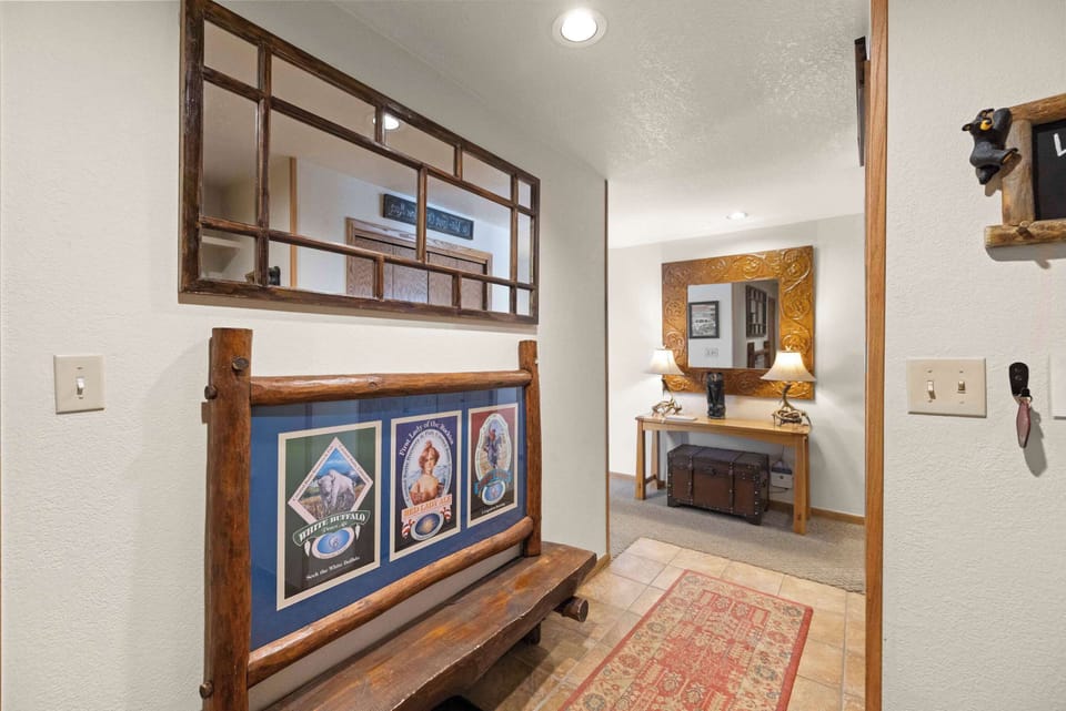 【Entryway】Bench and hooks for ski gear — drop boots and layers at the door