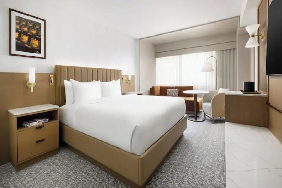 Unit with 1 King size bed. Interior and views may vary based on location and availability.